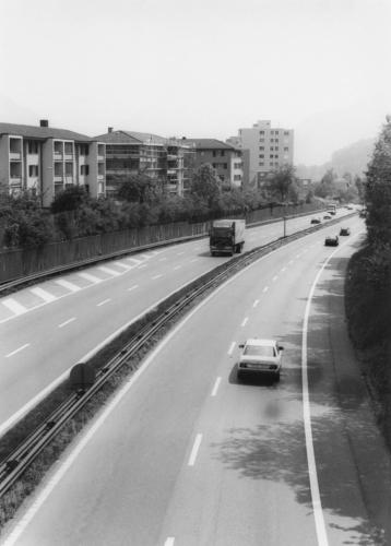 Alte Autobahn, 1988 von der  Grisigenbrücke aus gesehen.